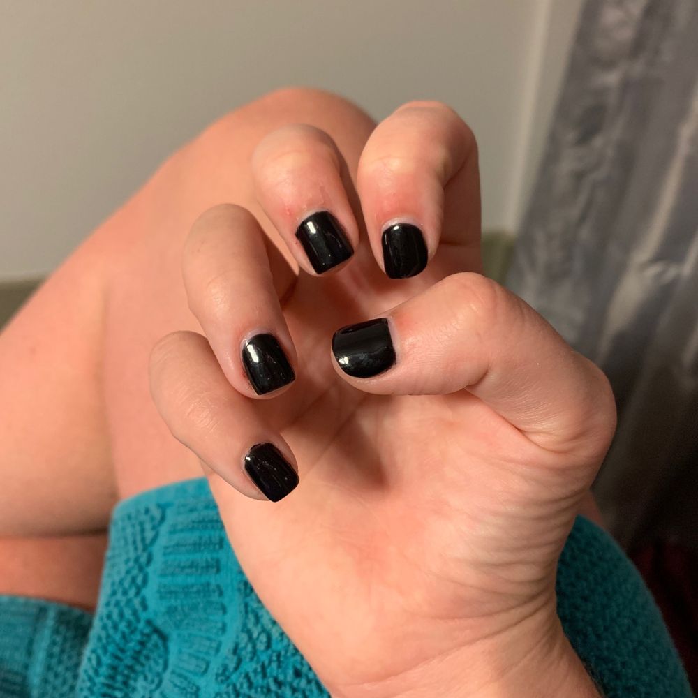 Venture Nails Spa - Pinky nail looks like sh*t, index cuticle wasn't even pushed back - Nail Salons Near Me - Round Rock, Texas Venture Nails Spa - Pinky nail looks like sh*t, index cuticle wasn't even pushed back - Nail Salons Near Me - Round Rock, Texas