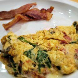 Mexican Fiesta Hartland - Spinach, Mushroom & Swiss Omelette w tomato