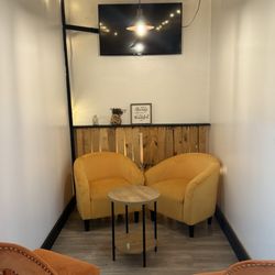 Happy Spot - Nice seating area to the right.