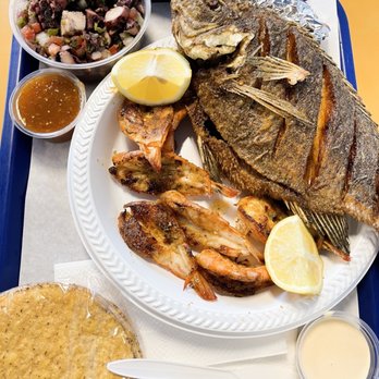Mariscos Rosarito - Mojará, ceviche de pulpo, camarones de ajo. - Mexican Near Me - Wilmington, California Mariscos Rosarito - Mojará, ceviche de pulpo, camarones de ajo. - Mexican Near Me - Wilmington, California