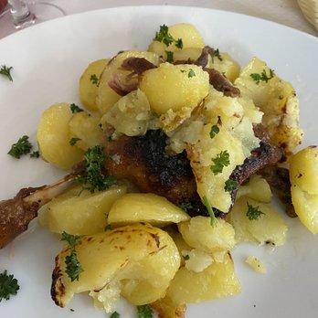 Le Latin St Jacques - Confit of duck with potatoes - French Near Me - Paris, 75