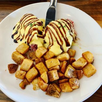 360 Brunch House - Prosciutto Benedict - Breakfast & Brunch Near Me - Mansfield, Texas