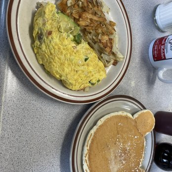 Kevin's Cafe - Veggie omelette with hashbrowns and a Blueberry pancake @ Kevin's Cafe. - Cafes Near Me - Lebanon, Oregon Kevin's Cafe - Veggie omelette with hashbrowns and a Blueberry pancake @ Kevin's Cafe. - Cafes Near Me - Lebanon, Oregon