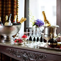 Double Cruise Partners - Champagne is the room