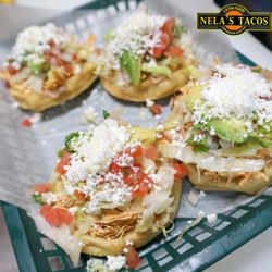 Nela's Tacos - Sopes !