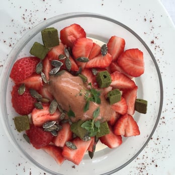 Maison Blanche - Strawberries dessert - French Near Me - Paris, 75 Maison Blanche - Strawberries dessert - French Near Me - Paris, 75