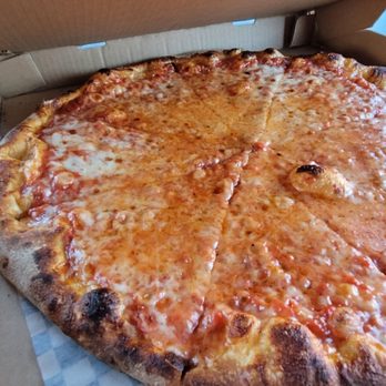 Flat Earth Pizza - New York Style Pizza cheese XL 8 big pieces - Pizza Near Me - Carson City, Nevada