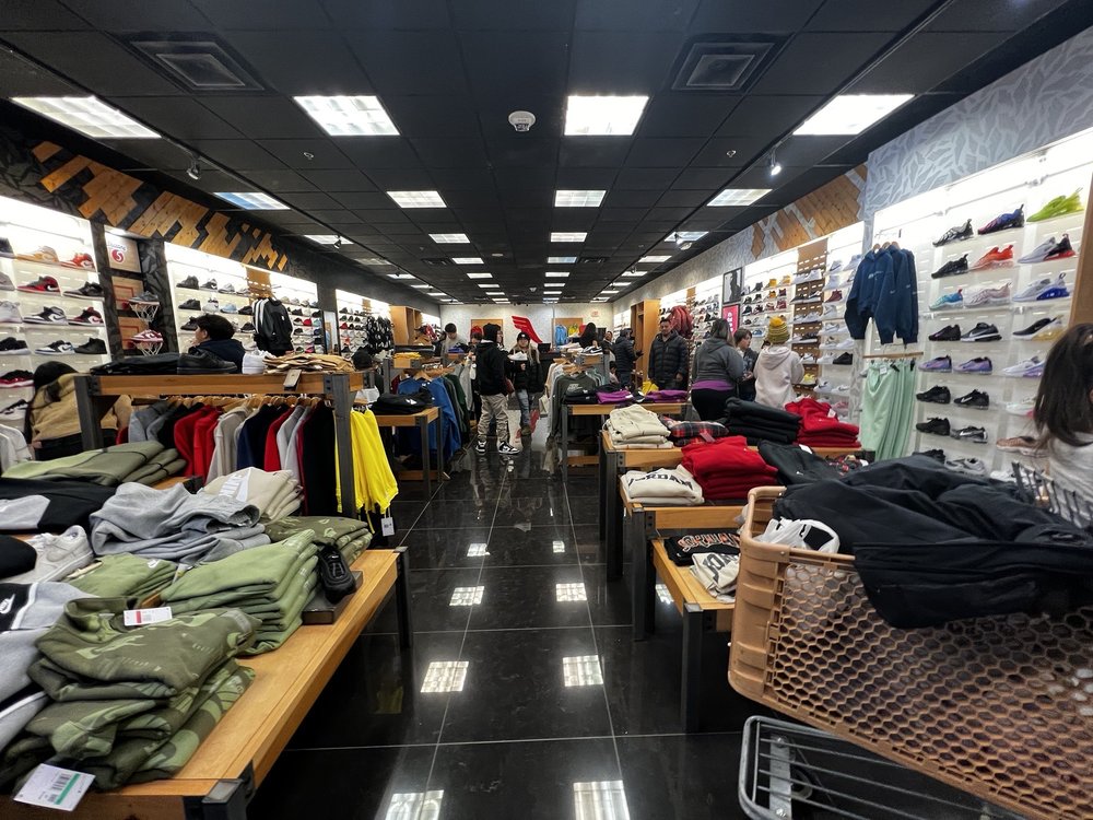 THE ATHLETE’S FOOT Updated October 2024 6170 Grand Ave, Gurnee