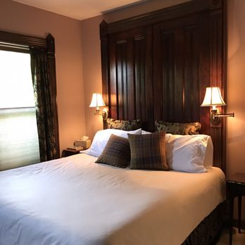 Wallace Manor Bed and Breakfast - Bed & Breakfast Near Me - Cleveland, Ohio Wallace Manor Bed and Breakfast - Bed & Breakfast Near Me - Cleveland, Ohio