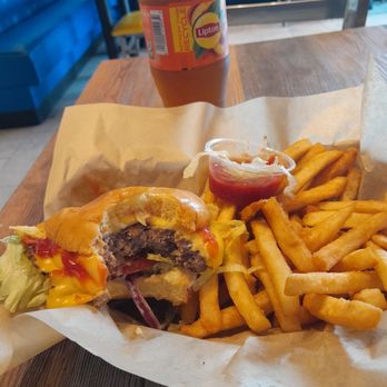 Mike’s Pizza Kitchen & Catering - Enjoyed the peach ice tea. The burger was a bit over cooked but good. - Chicken Shop Near Me - Union, New Jersey Mike’s Pizza Kitchen & Catering - Enjoyed the peach ice tea. The burger was a bit over cooked but good. - Chicken Shop Near Me - Union, New Jersey