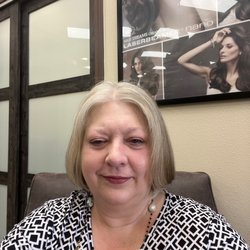 Posare Salon - Lana cut my hair again.  I love how she layers my hair!