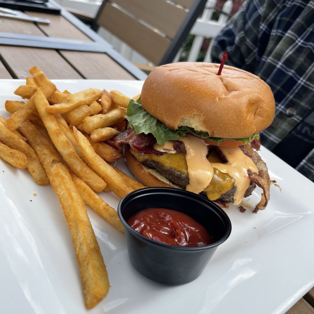 Lakeside Bar & Grill - Burger - American Near Me - East Hampton, Connecticut Lakeside Bar & Grill - Burger - American Near Me - East Hampton, Connecticut