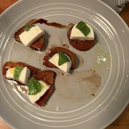 This is exactly how the delicious heirlooms were presented. What a shame to give a first impression like this for something so yummy. This is exactly how the delicious heirlooms were presented. What a shame to give a first impression like this for something so yummy.