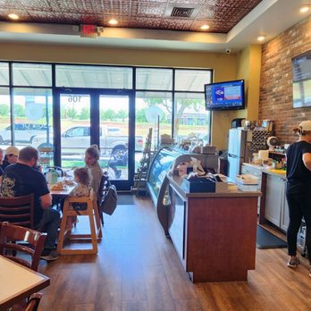 Sun Up Cafe - people sitting at tables in a restaurant - American Near Me - Mooresville, North Carolina Sun Up Cafe - people sitting at tables in a restaurant - American Near Me - Mooresville, North Carolina