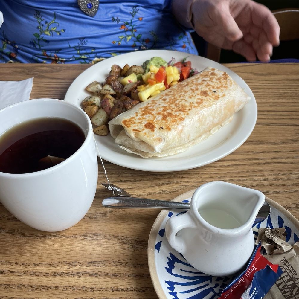 Café Capistrano - American Near Me - Half Moon Bay, California