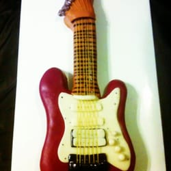 Angels Dream Cakes - Fender guitar, chocolate cake covered with marshmallow fondant