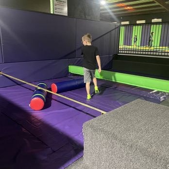Del Rio Jump - Tight rope and balance beam with foam pugil sticks to fight with - Trampoline Parks Near Me - Del Rio, Texas Del Rio Jump - Tight rope and balance beam with foam pugil sticks to fight with - Trampoline Parks Near Me - Del Rio, Texas