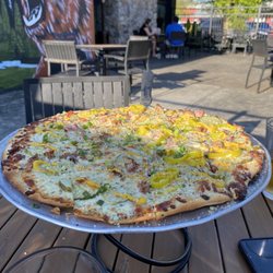 Louie's Trophy House - Cubano pizza 16"