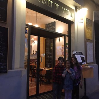 El Tastet de l’Artur - What the restaurant looks like from the outside - Spanish Near Me - Barcelona, B El Tastet de l’Artur - What the restaurant looks like from the outside - Spanish Near Me - Barcelona, B