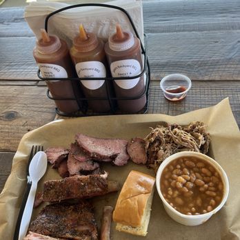 Mike's Backyard BBQ - The house sauces were great - Barbeque Near Me - Gilroy, California