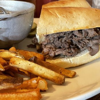 Hunter's Head Tavern - French Dip - New American Near Me - Upperville, Virginia