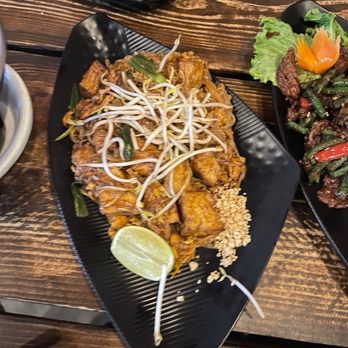 Sip Saam Thai - Tofu pad Thai with an extra scrambled egg - Thai Near Me - Austin, Texas