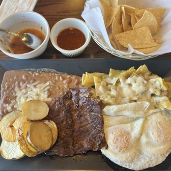 Los Sombreros Restaurant - Chilaquiles con Huevos y Carne Asada - Mexican Near Me - Downey, California