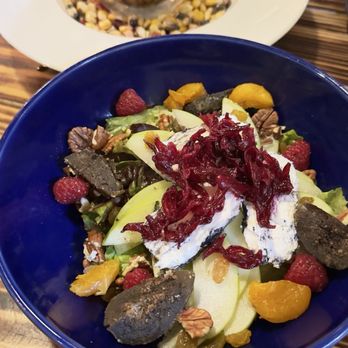 Azul - Ensalada de manzana verde y queso de cabra 9/10 - Mexican Near Me - Ciudad de México, DIF