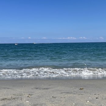 Boca Raton South Beach Pavilion - Light waves for a nice day on the beach. - Beaches Near Me - Boca Raton, Florida