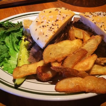 Buffalo Brew Pub - Beef on weck. Why in the world did they use that sad piece of dying lettuce as garnish? I would rather not have garnish at all - Brewpubs Near Me - Williamsville, New York