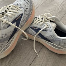Performance Footwear and Wide shoes - Running shoes