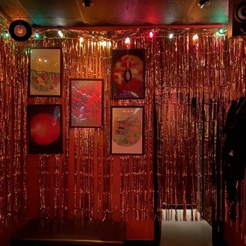Idle Hour - Interior - Dive Bars Near Me - Baltimore, Maryland