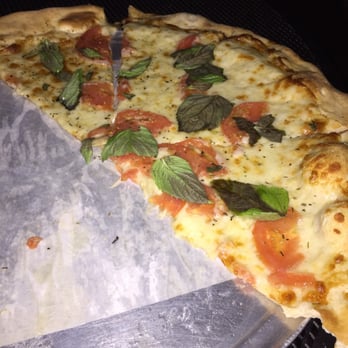 Screamin' Mimi's - White pizza with tomatoes and basil. - Pizza Near Me - Savannah, Georgia Screamin' Mimi's - White pizza with tomatoes and basil. - Pizza Near Me - Savannah, Georgia