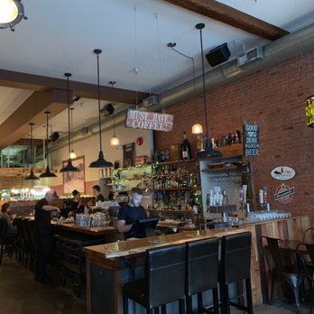 Catch 122 - Bar area - Breakfast & Brunch Near Me - North Vancouver, British Columbia