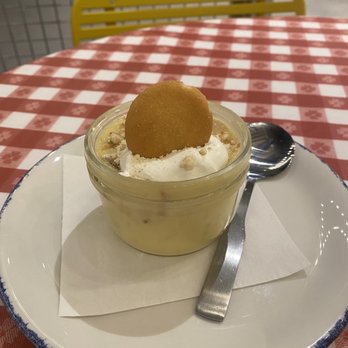 Mia's Table - Banana pudding - American Near Me - Houston, Texas Mia's Table - Banana pudding - American Near Me - Houston, Texas