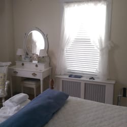 17 Chestnut Street Bed & Breakfast - Bedroom upstairs with one comfortable queen bed.