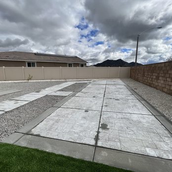 Sanchez R Landscape - a paved driveway with a fence in the background - Landscape Architects or Designers Near Me Sanchez R Landscape - a paved driveway with a fence in the background - Landscape Architects or Designers Near Me