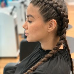 NewMeBeautyLounge - Dutch braid / reverse braid