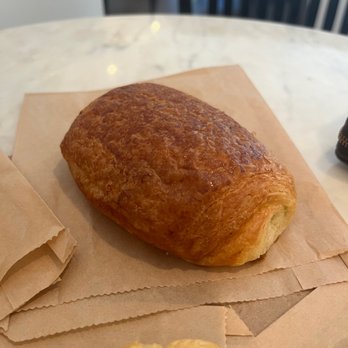 L'Appartement 4F - Pain au chocolat - Bakeries Near Me - Brooklyn, New York L'Appartement 4F - Pain au chocolat - Bakeries Near Me - Brooklyn, New York