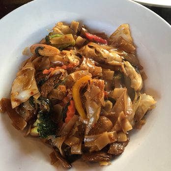 Jasmine Thai Restaurant - Drunken noodles with beef and medium spicy, some of the best drunken noodles I have ever had - Thai Near Me - Destin, Florida
