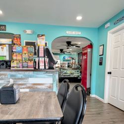 K & B Bagels - Inside