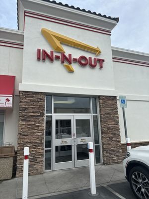 In-N-Out Burger by null