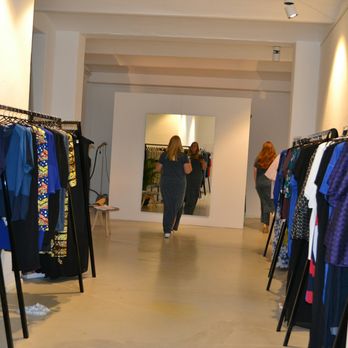 Les Soeurs Shop - Großzügige Umkleidekabine... - Women's Clothing Near Me - Berlin, BE