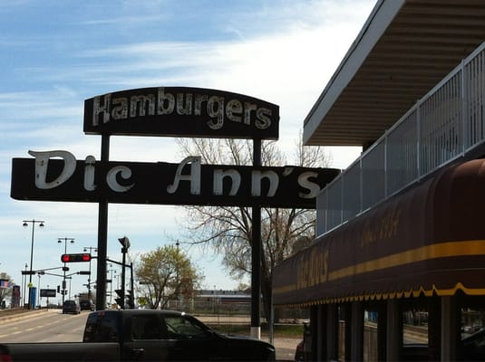Dic Ann's Hamburgers by null