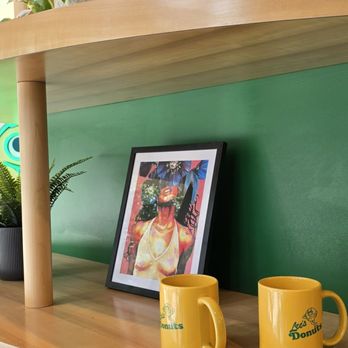 Lee’s Donuts - Interior - Donuts Near Me - Burnaby, British Columbia