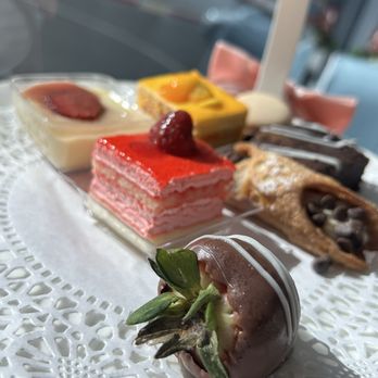Cafe on the Strip - Sweet treats - Bus Tours Near Me - Las Vegas, Nevada Cafe on the Strip - Sweet treats - Bus Tours Near Me - Las Vegas, Nevada