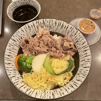 Kagayaki - a bowl of noodles with meat and vegetables - Japanese Near Me - Montreal, Quebec Kagayaki - a bowl of noodles with meat and vegetables - Japanese Near Me - Montreal, Quebec