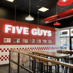 Five Guys - Decor