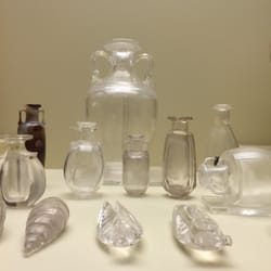 Museo Provincial de Cádiz - Ajuar infantil de cristal