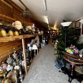 Dog House Thrift Shop - Thrift Stores Near Me - Lakeside, Arizona Dog House Thrift Shop - Thrift Stores Near Me - Lakeside, Arizona